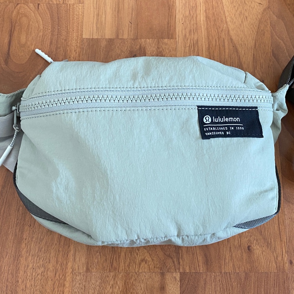 ❤️ Lululemon Clean Lines Belt Bag Raw Linen NWOT